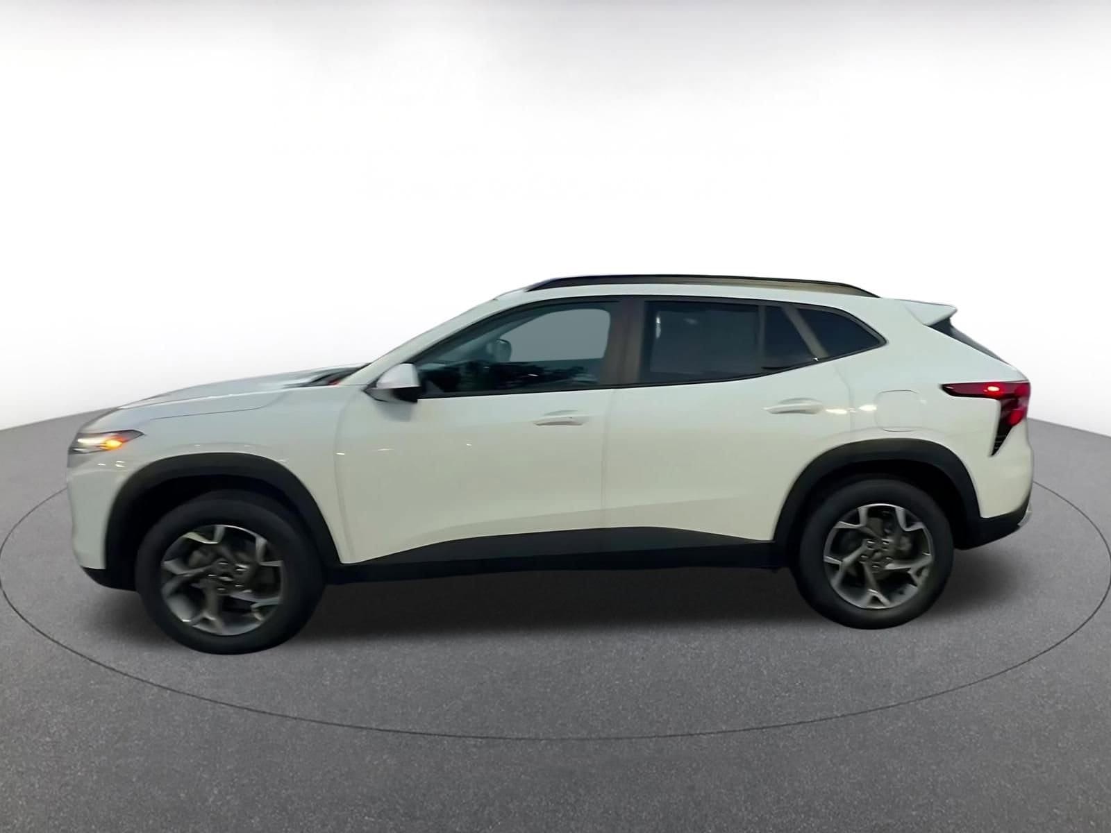 Thumbnail: 2025 Chevrolet Trax - 9