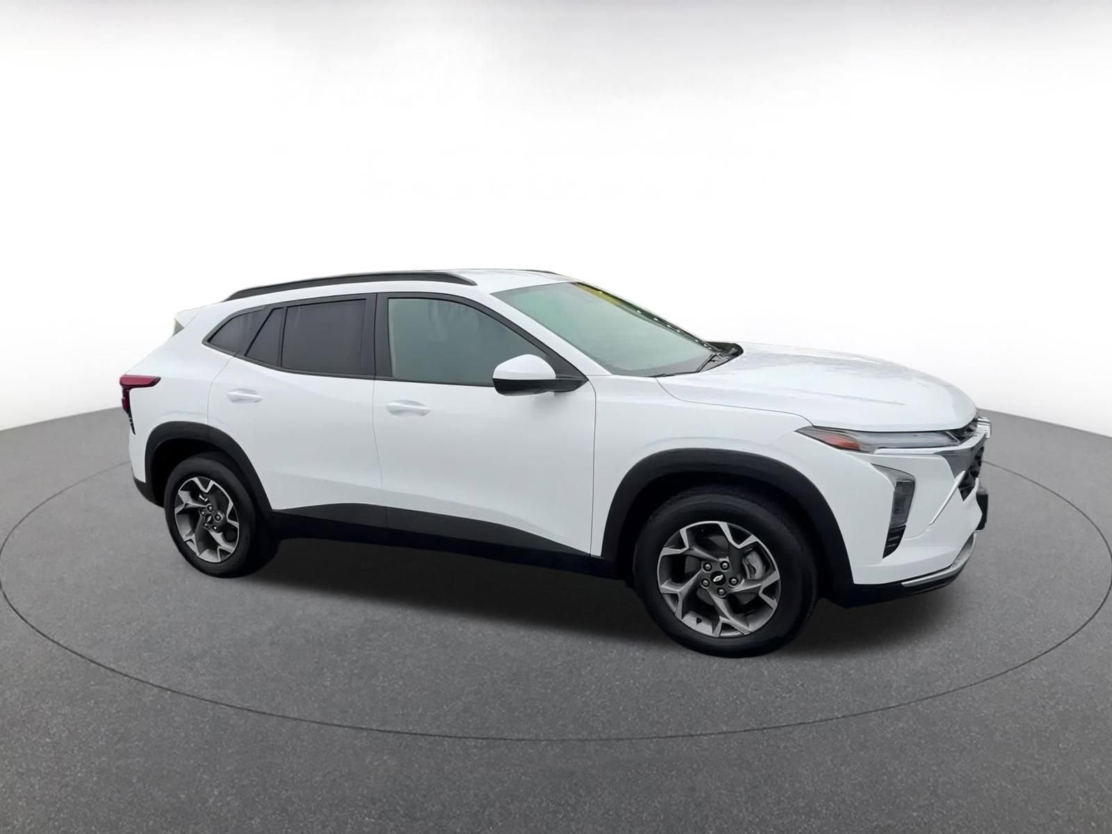 Thumbnail: 2025 Chevrolet Trax - 2