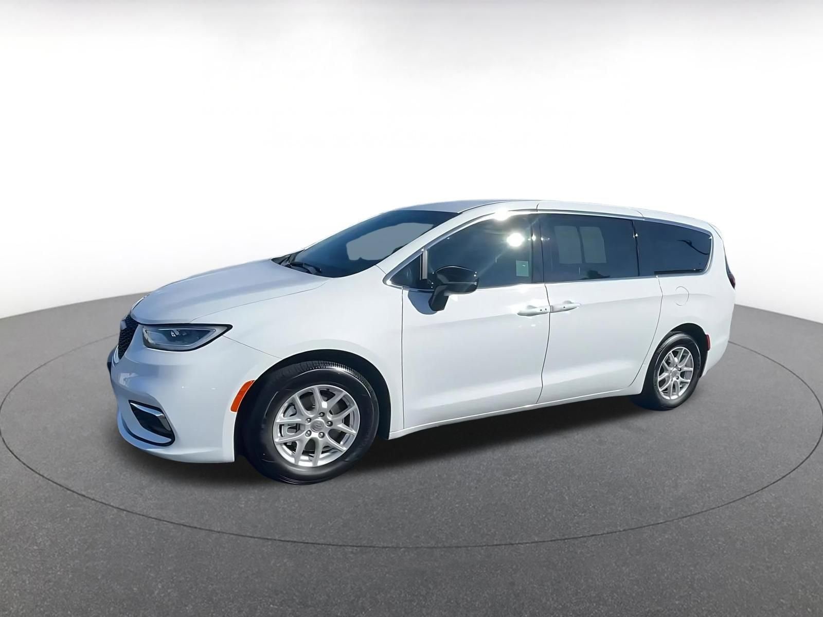 Thumbnail: 2025 Chrysler Pacifica - 8