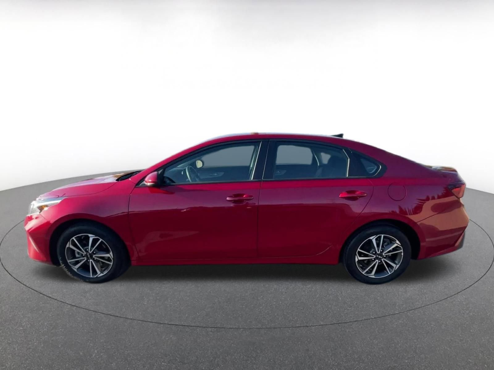 Thumbnail: 2024 Kia Forte - 8