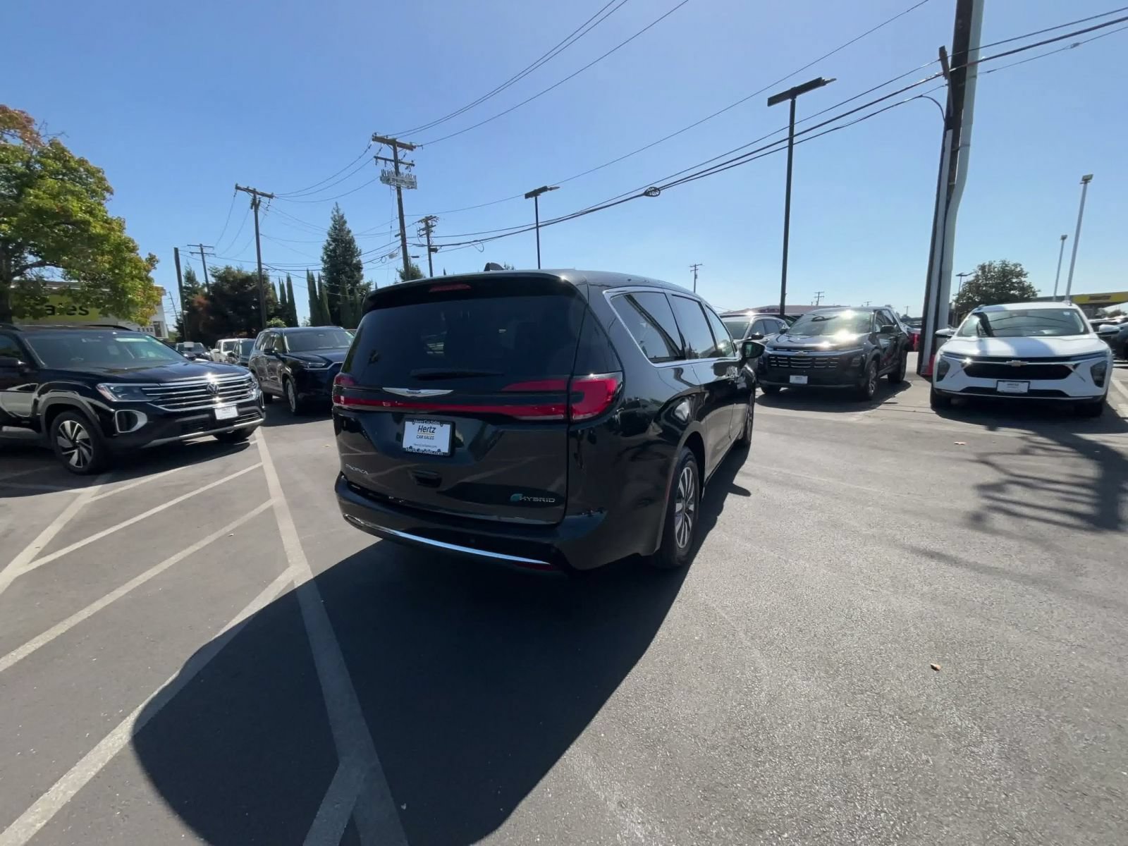 Thumbnail: 2023 Chrysler Pacifica - 13