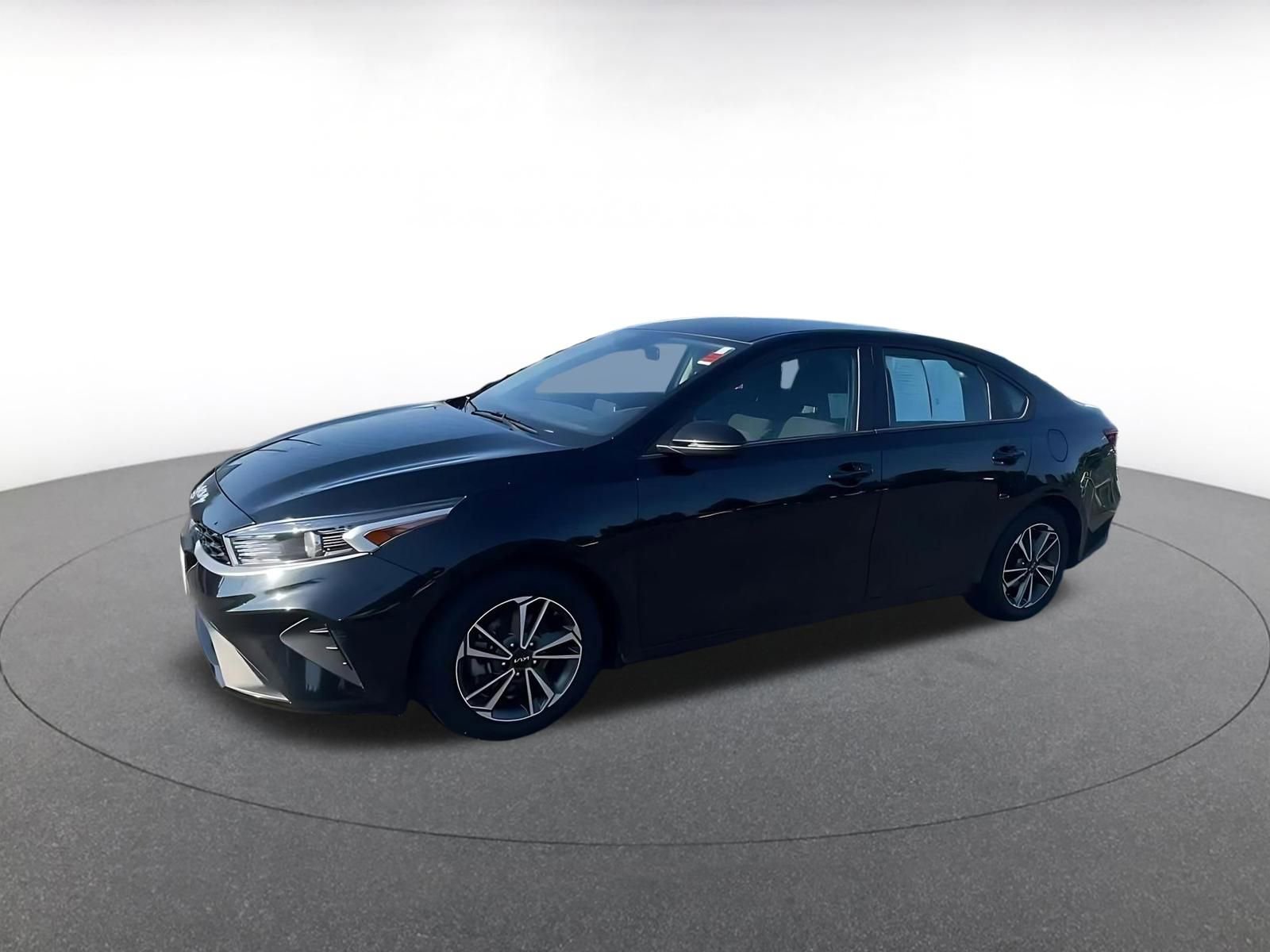 Thumbnail: 2023 Kia Forte - 8