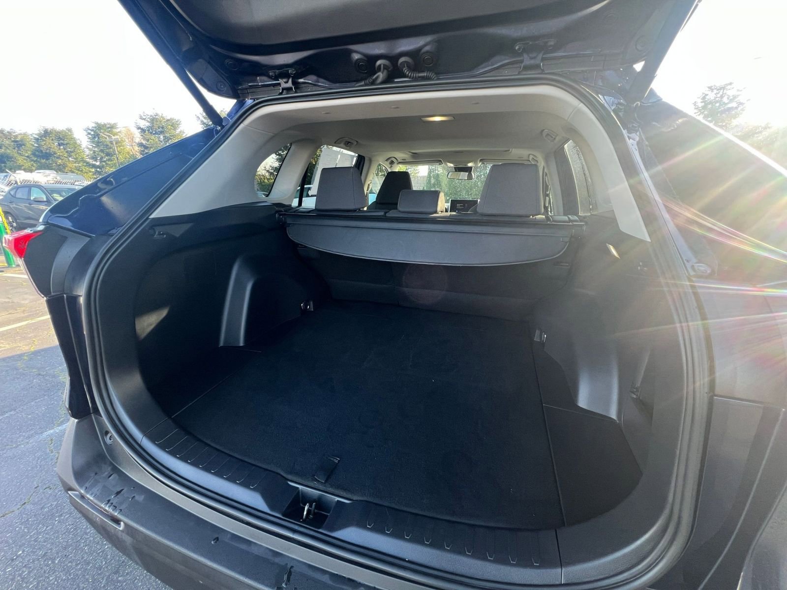 Thumbnail: 2025 Toyota RAV4 - 33