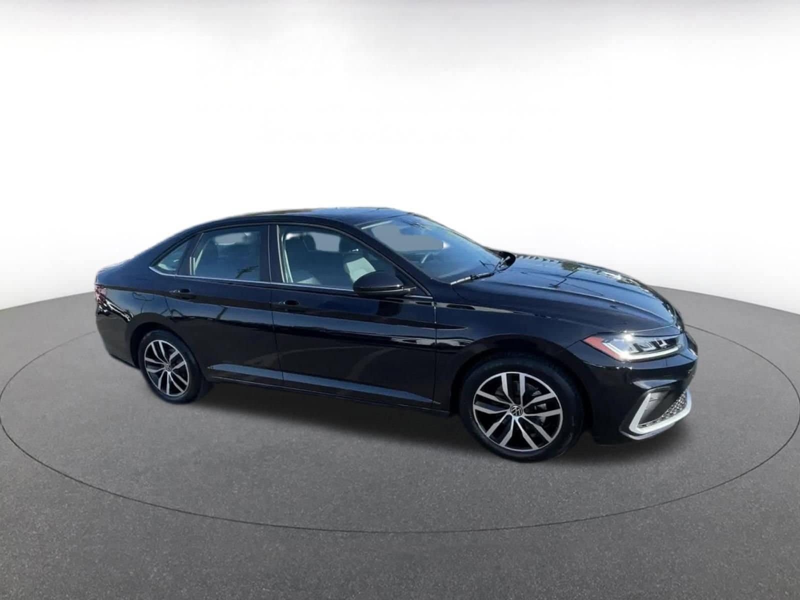 Thumbnail: 2025 Volkswagen Jetta - 2