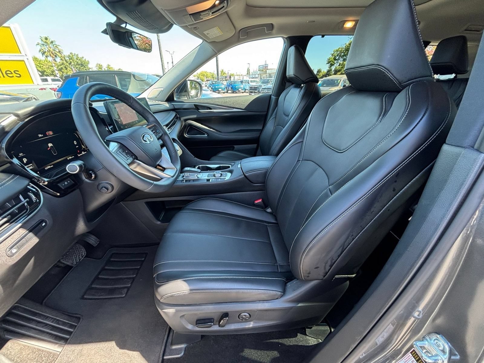 Thumbnail: 2026 INFINITI QX60 - 25