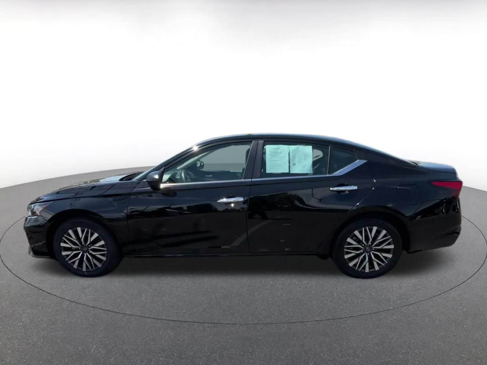 Thumbnail: 2025 Nissan Altima - 8