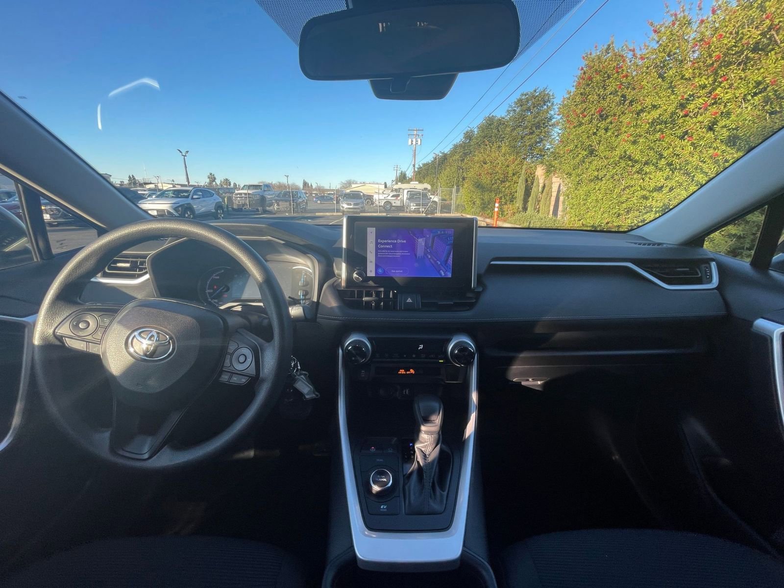 Thumbnail: 2025 Toyota RAV4 - 33