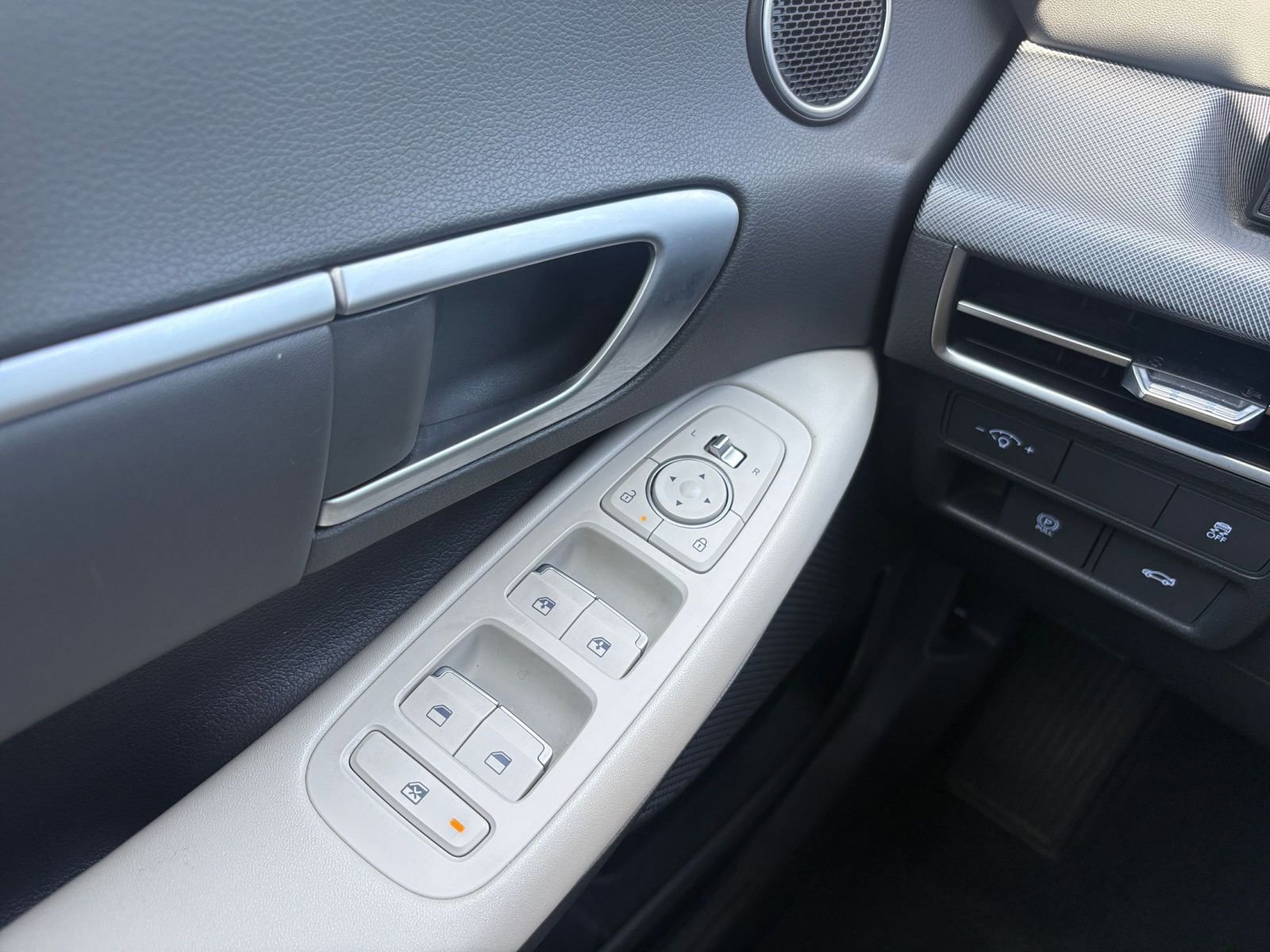 Thumbnail: 2025 Hyundai Sonata - 18