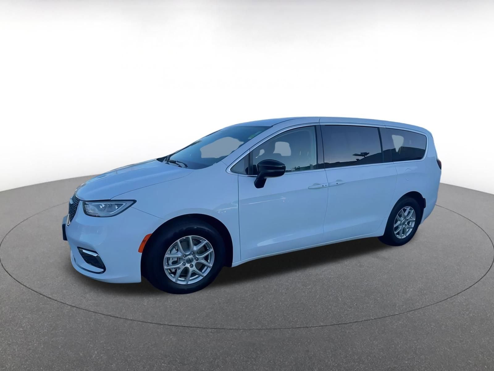 Thumbnail: 2024 Chrysler Pacifica - 8