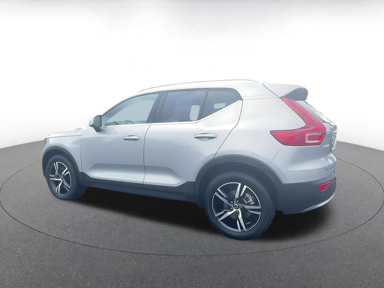 Thumbnail: 2024 Volvo XC40 - 10
