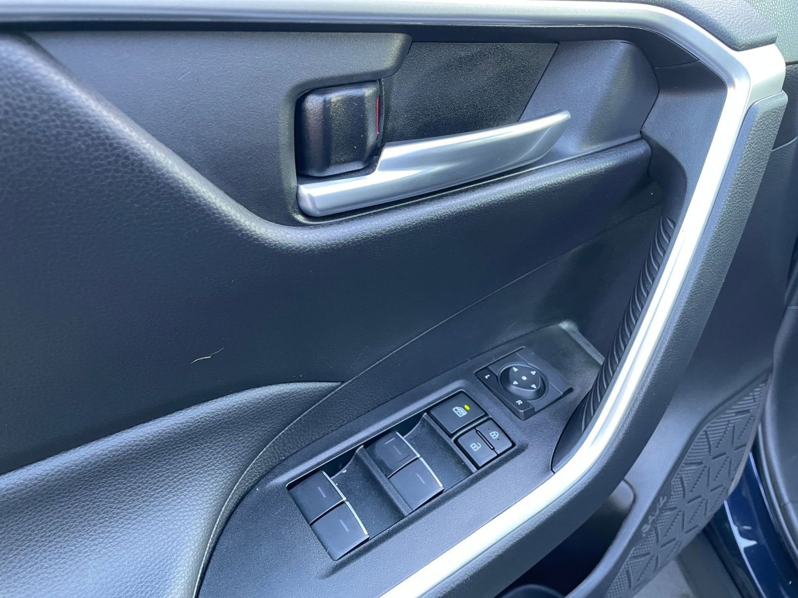 Thumbnail: 2025 Toyota RAV4 - 20