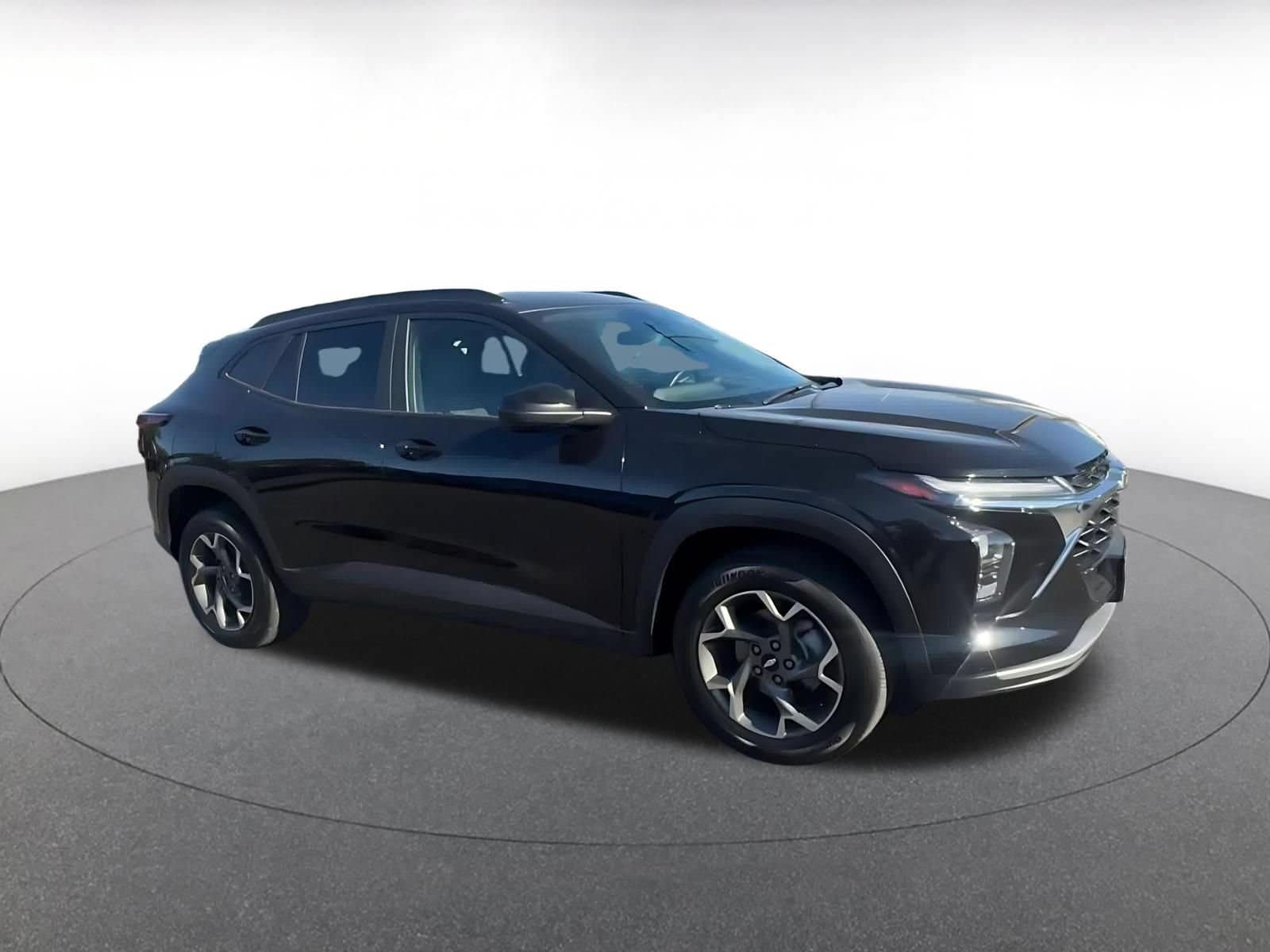 Thumbnail: 2025 Chevrolet Trax - 2