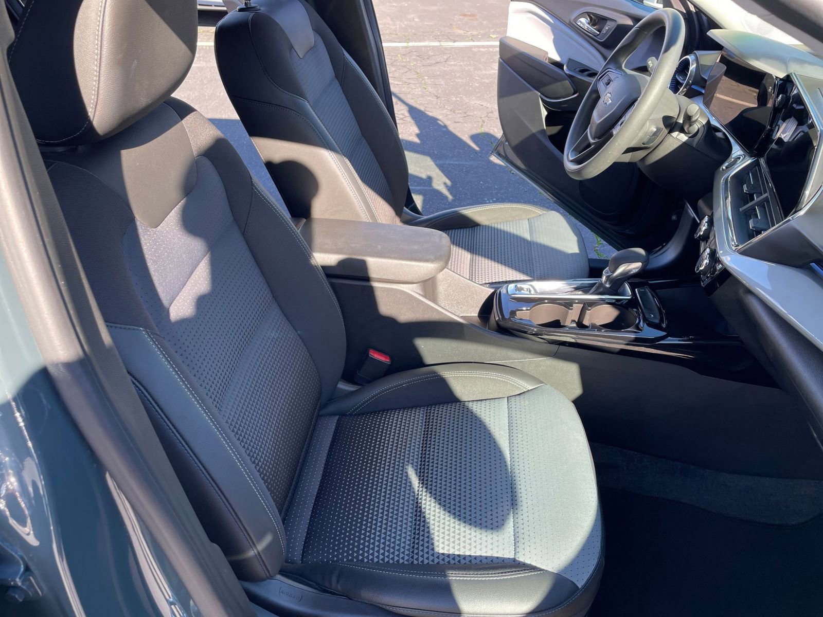 Thumbnail: 2025 Chevrolet Trax - 30