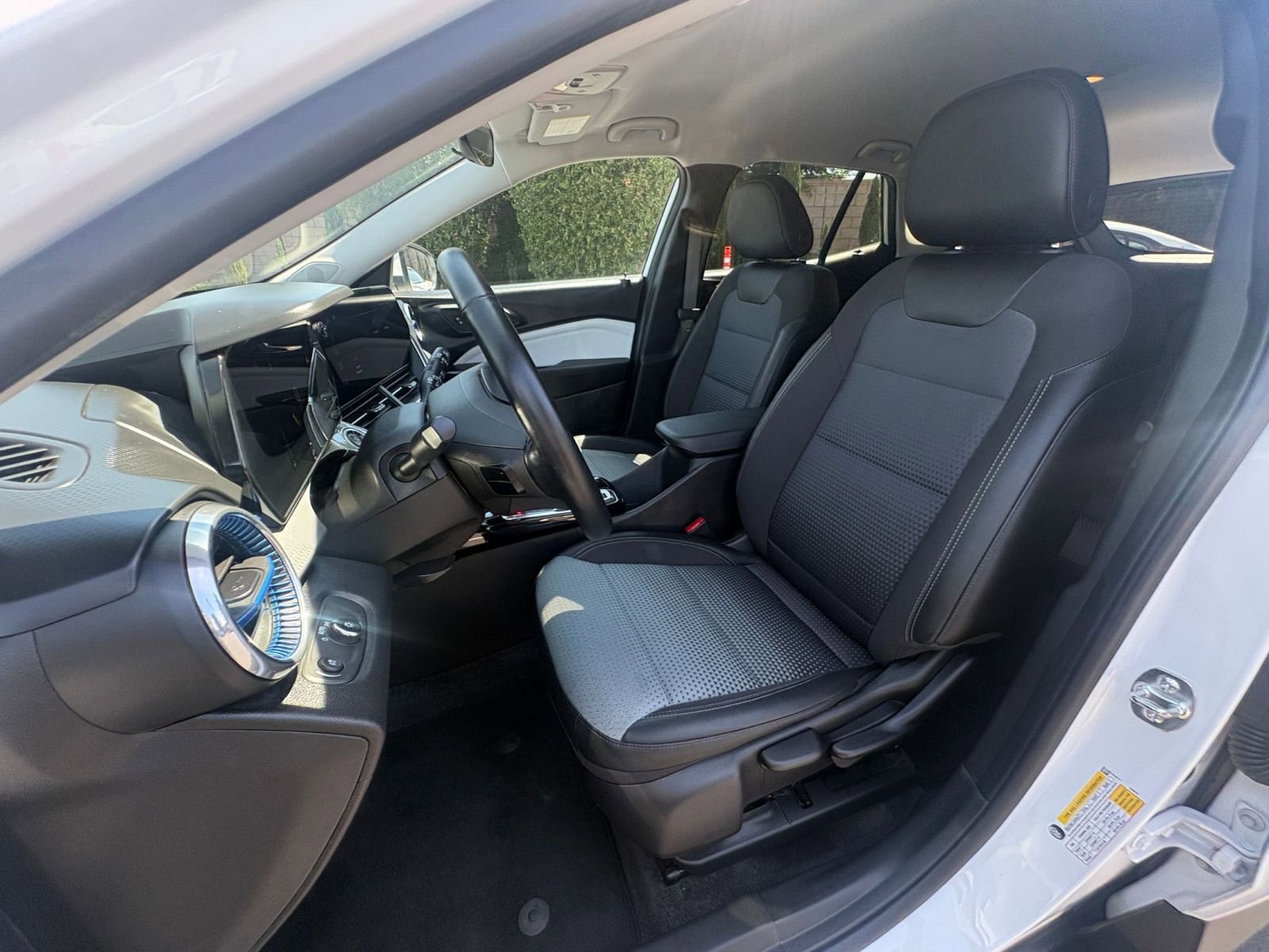 Thumbnail: 2025 Chevrolet Trax - 35