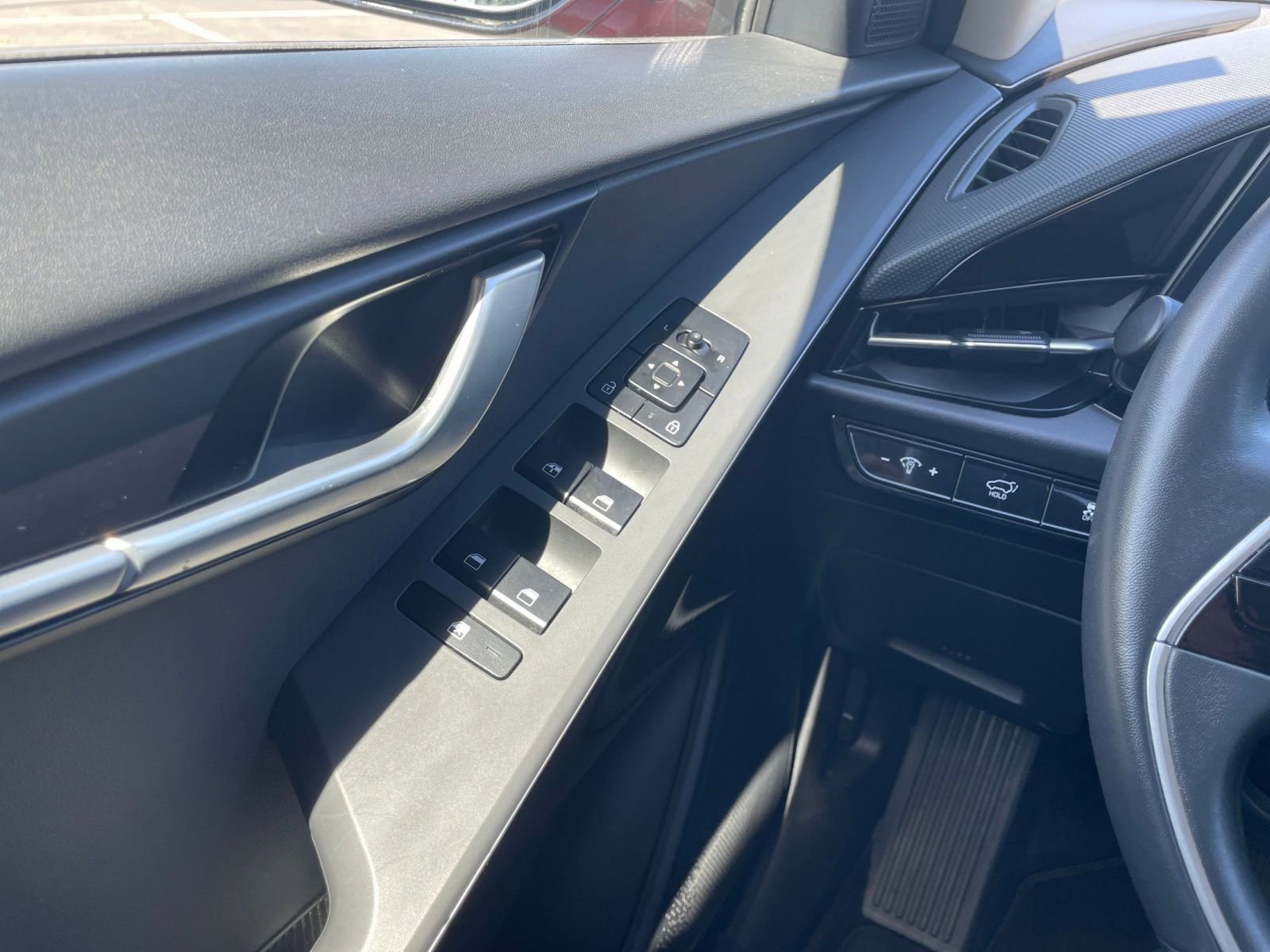 Thumbnail: 2023 Kia Niro - 22
