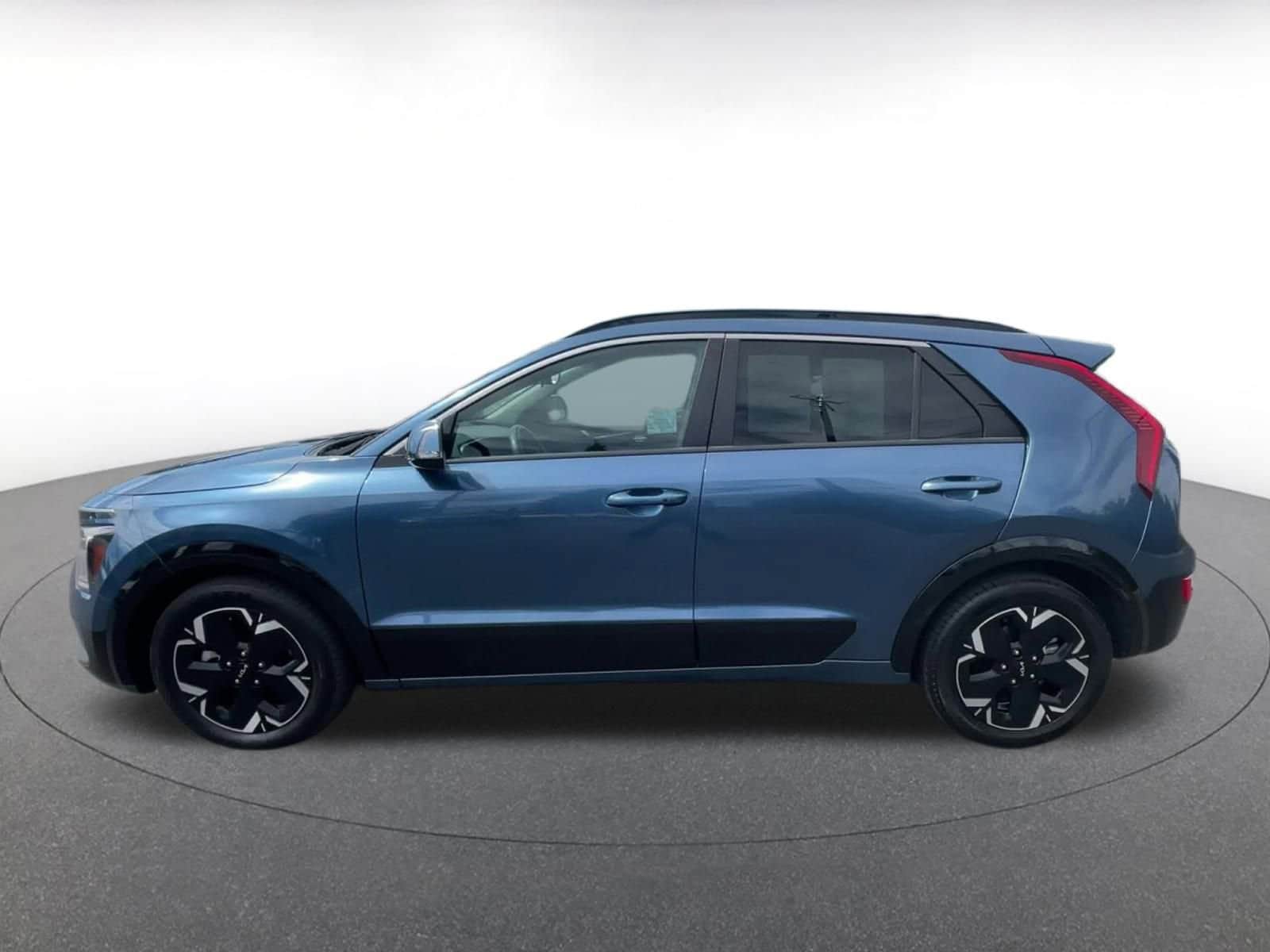 Thumbnail: 2023 Kia Niro - 8