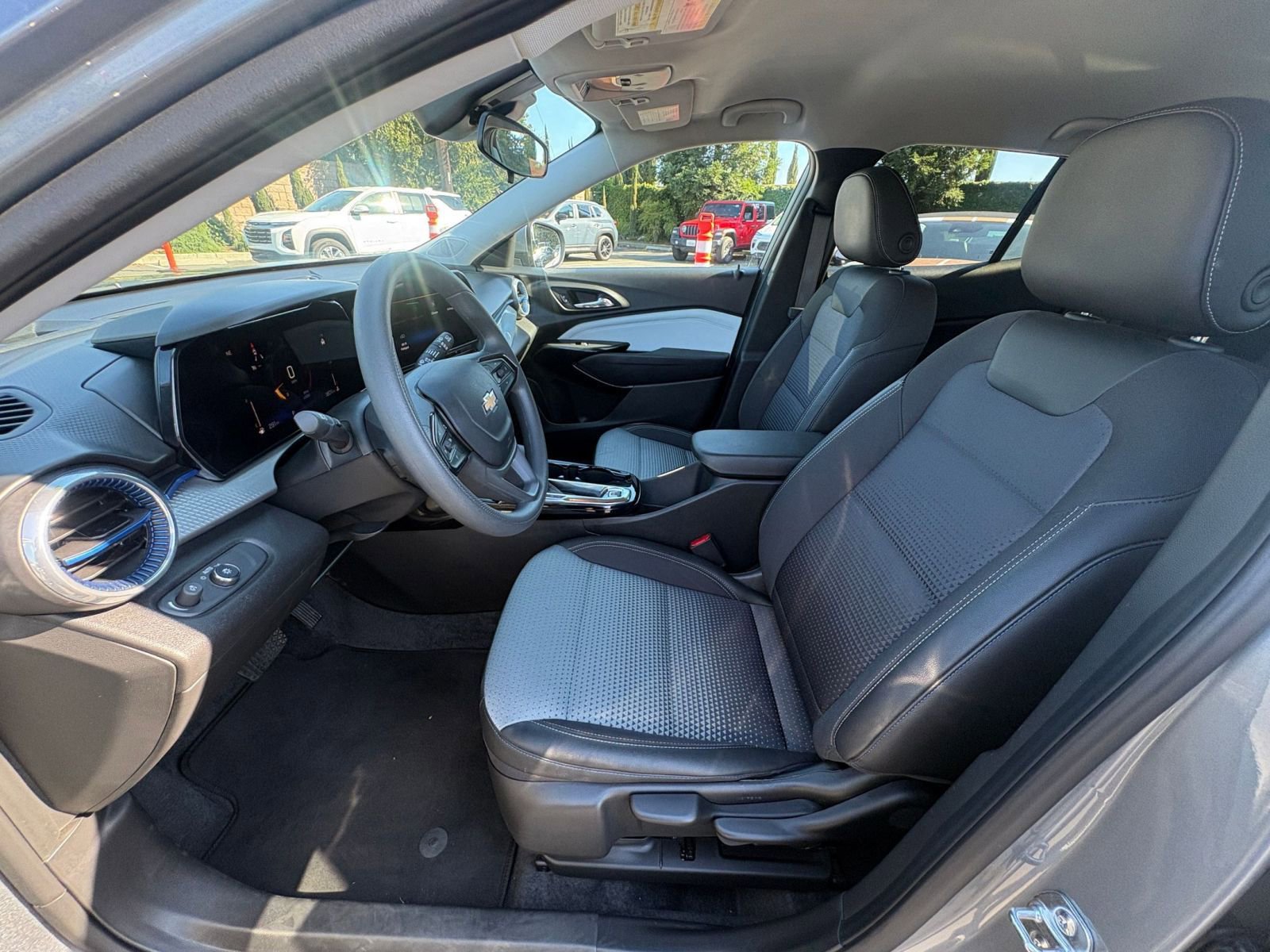 Thumbnail: 2025 Chevrolet Trax - 25