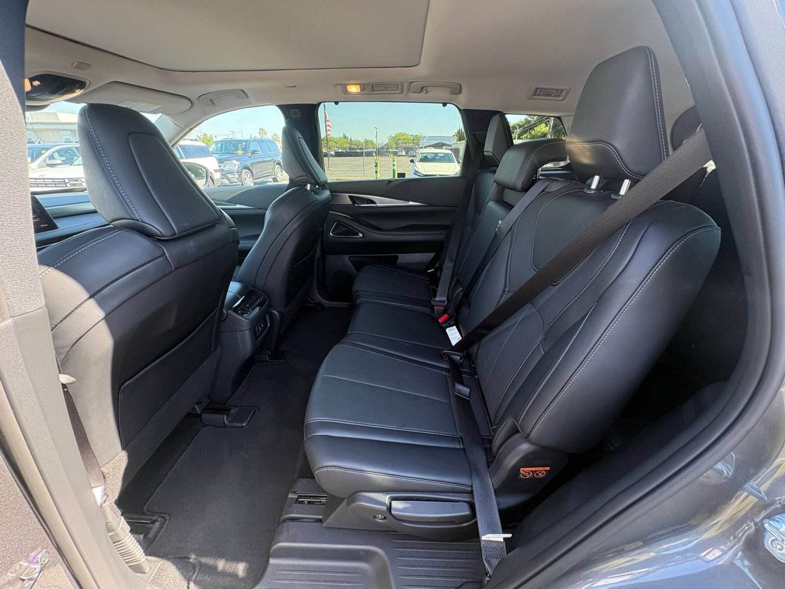 Thumbnail: 2026 INFINITI QX60 - 29