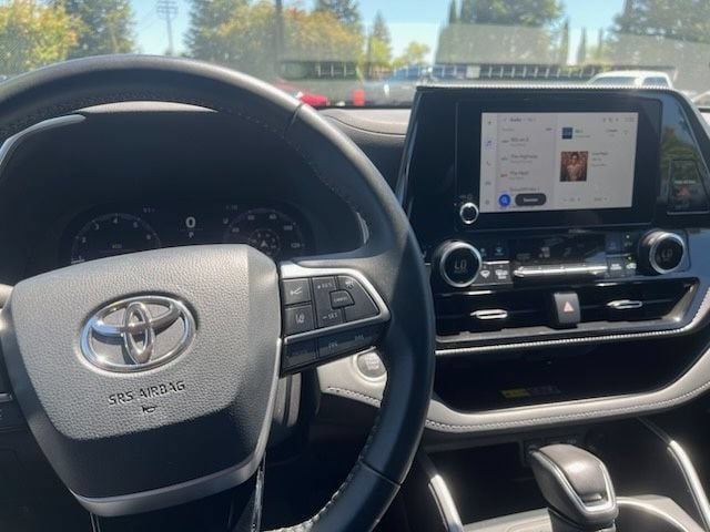 Thumbnail: 2025 Toyota Highlander - 14