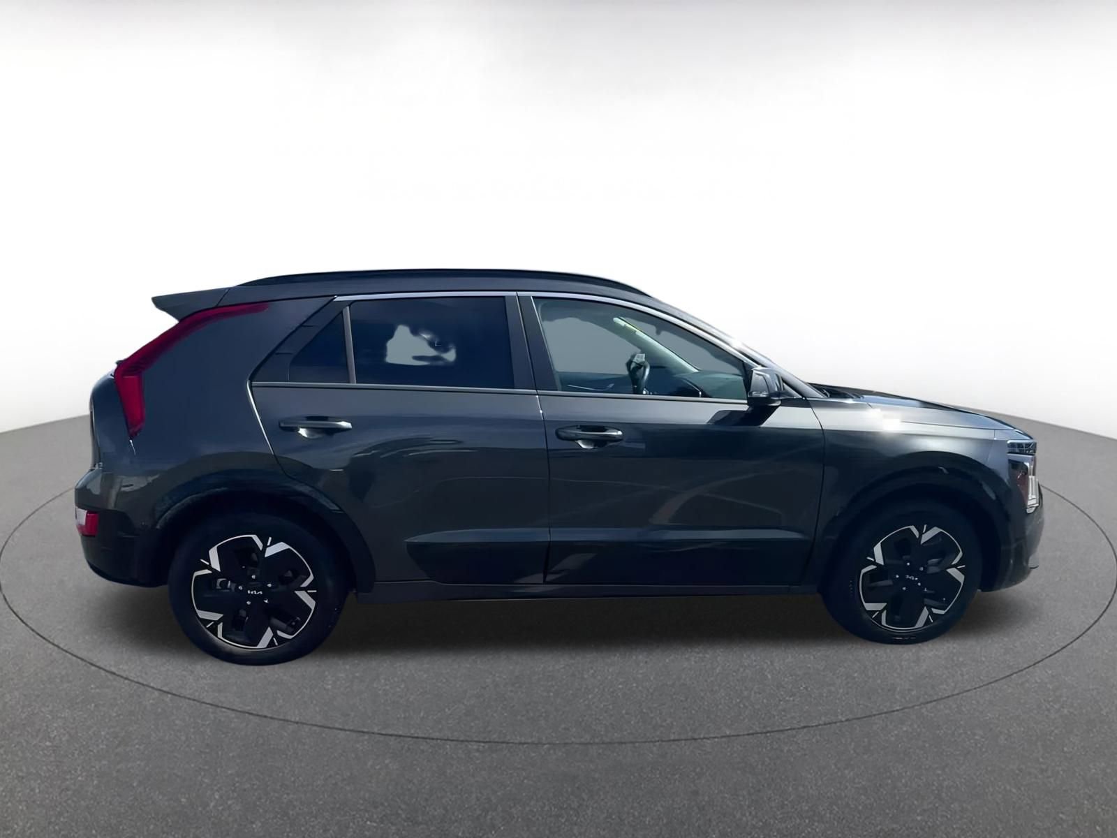 Thumbnail: 2023 Kia Niro - 16