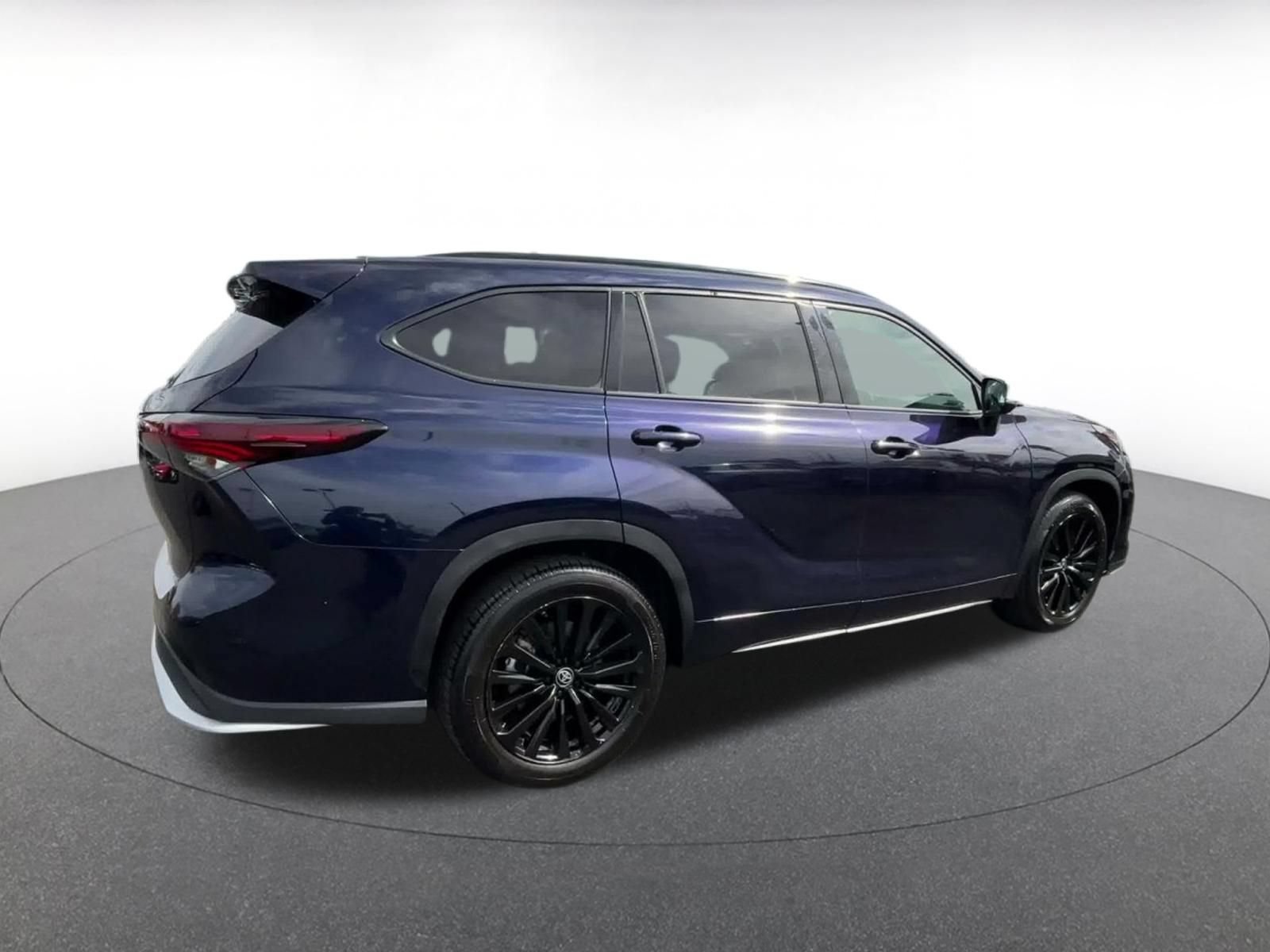 Thumbnail: 2024 Toyota Highlander - 12