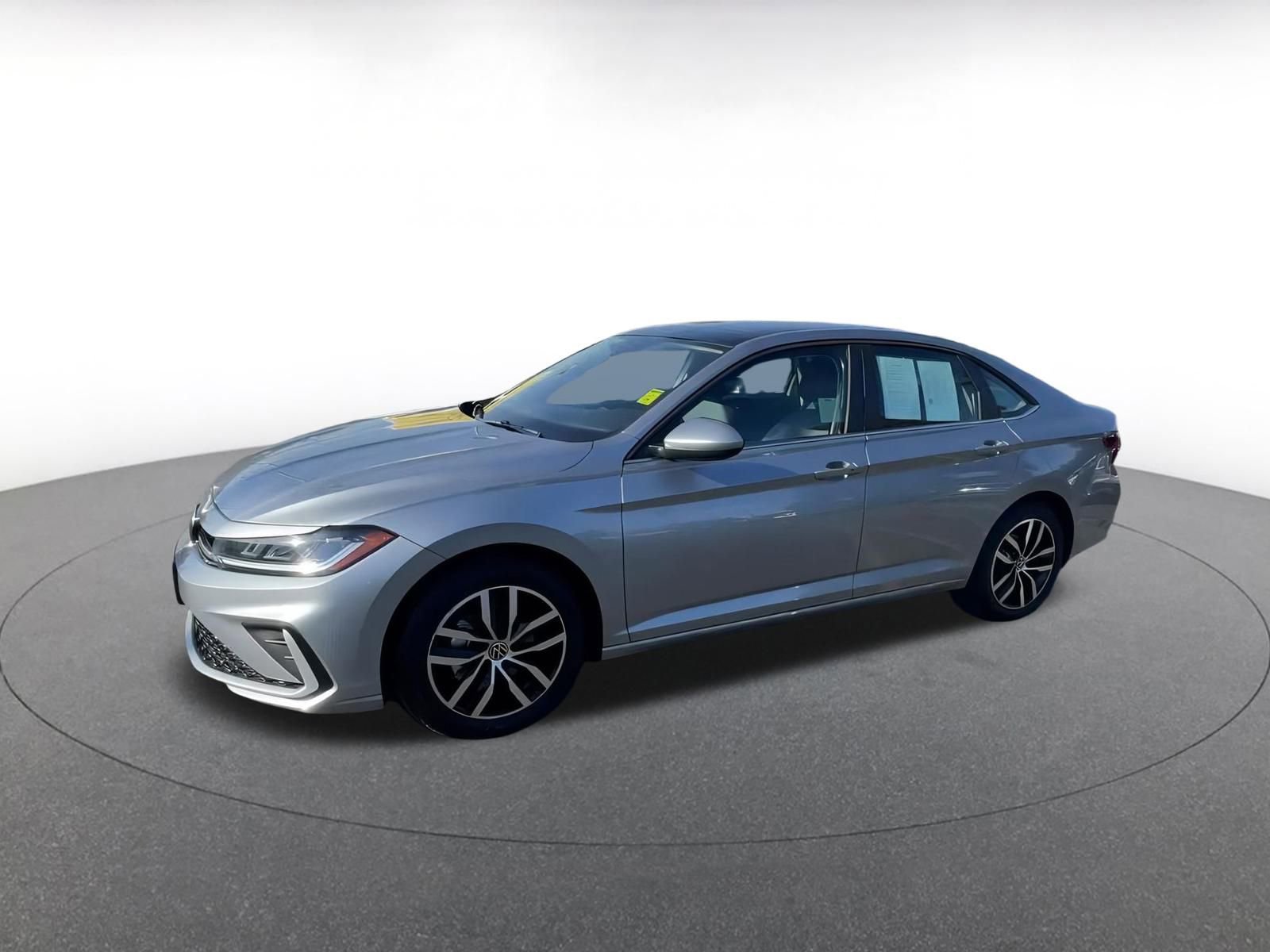 Thumbnail: 2025 Volkswagen Jetta - 9