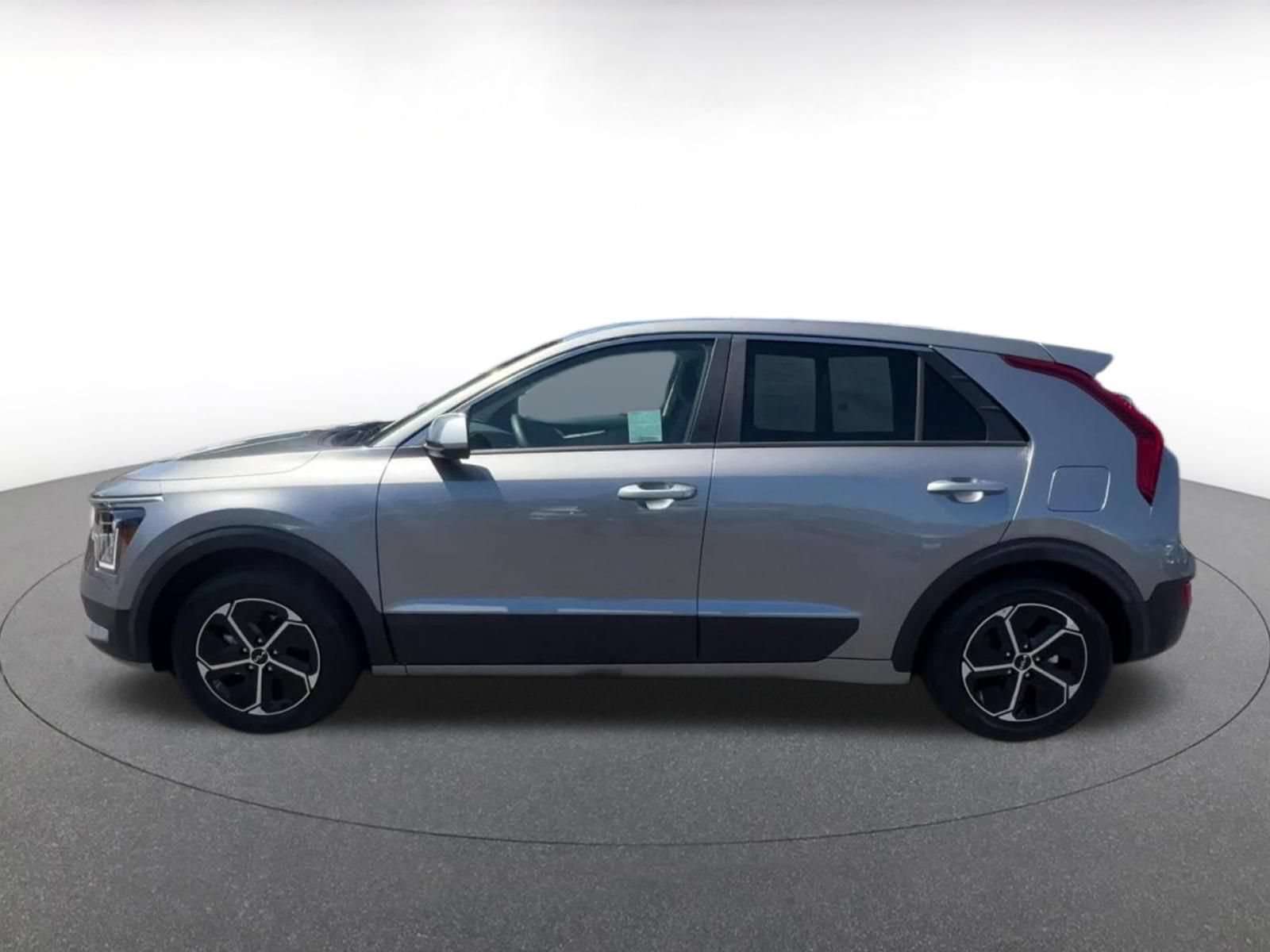 Thumbnail: 2026 Kia Niro - 9