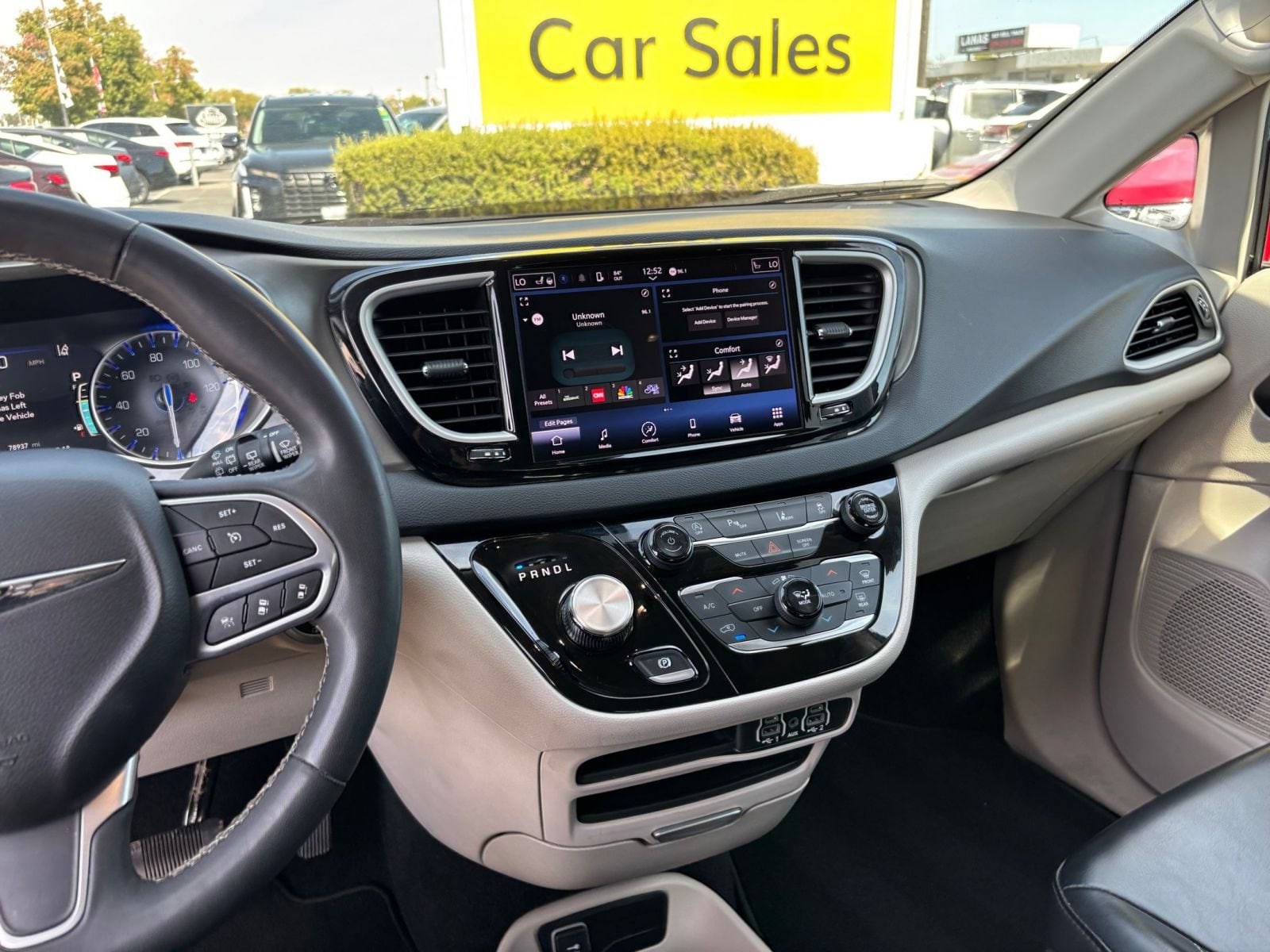 Thumbnail: 2023 Chrysler Pacifica - 16