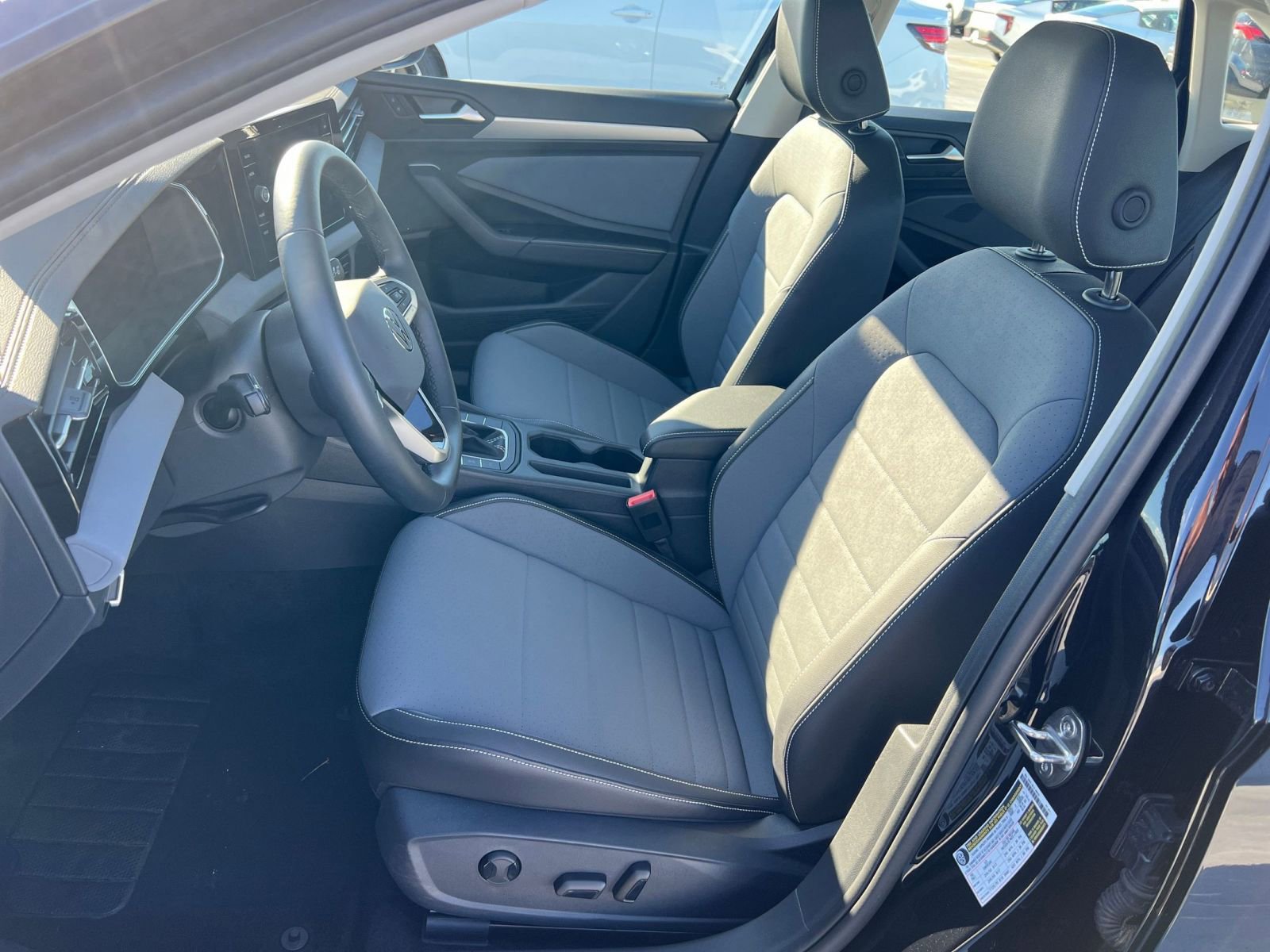 Thumbnail: 2025 Volkswagen Jetta - 25