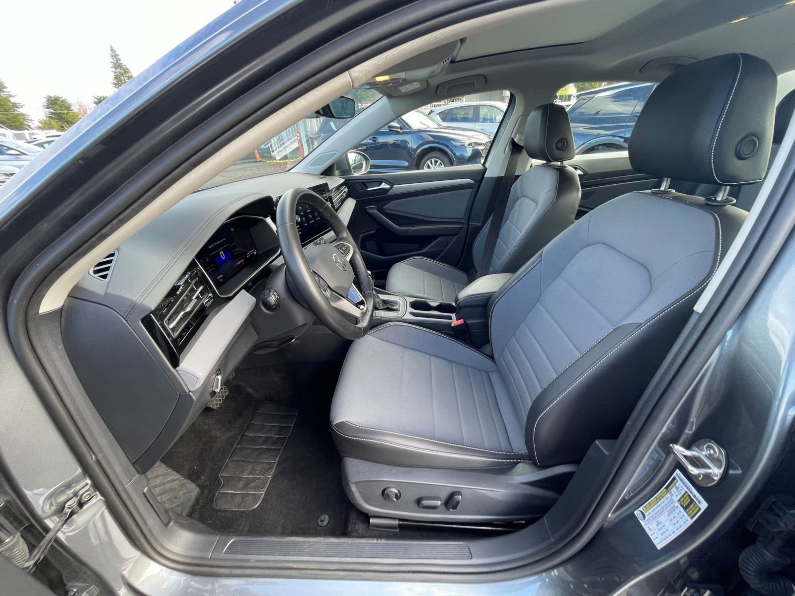 Thumbnail: 2025 Volkswagen Jetta - 25