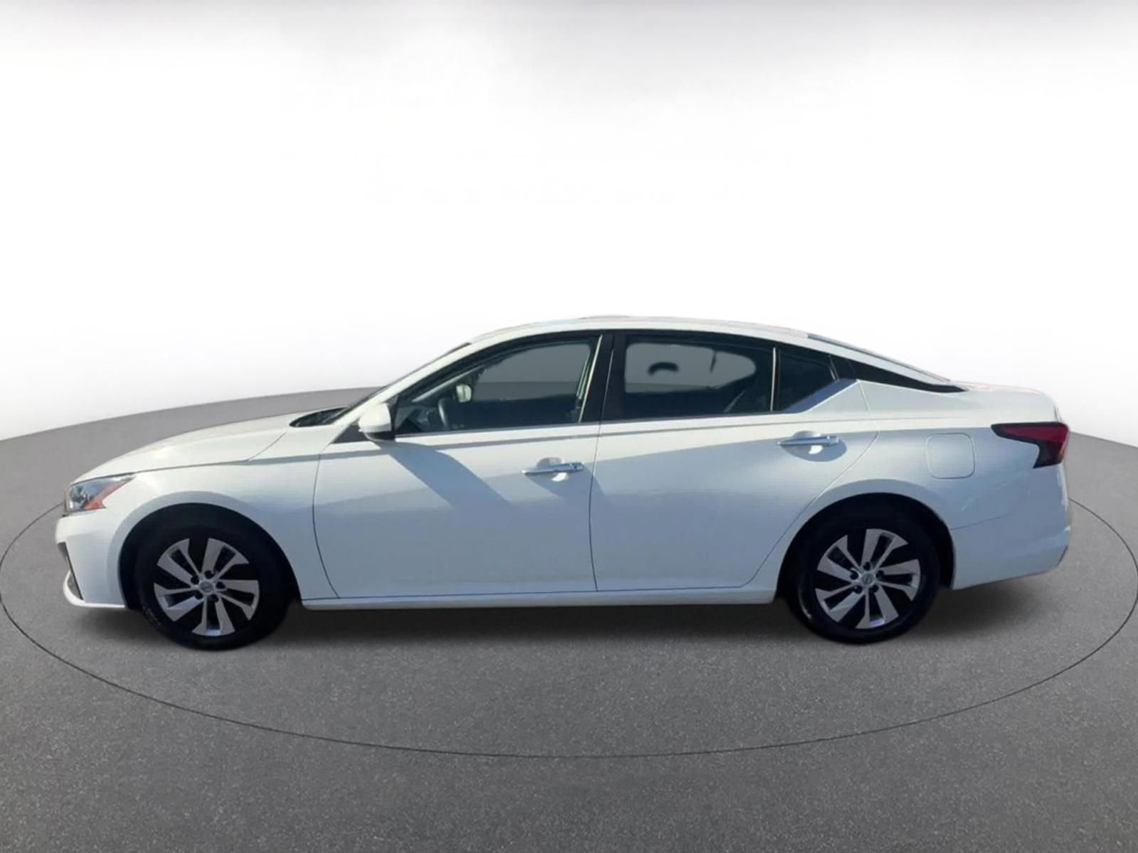Thumbnail: 2023 Nissan Altima - 9