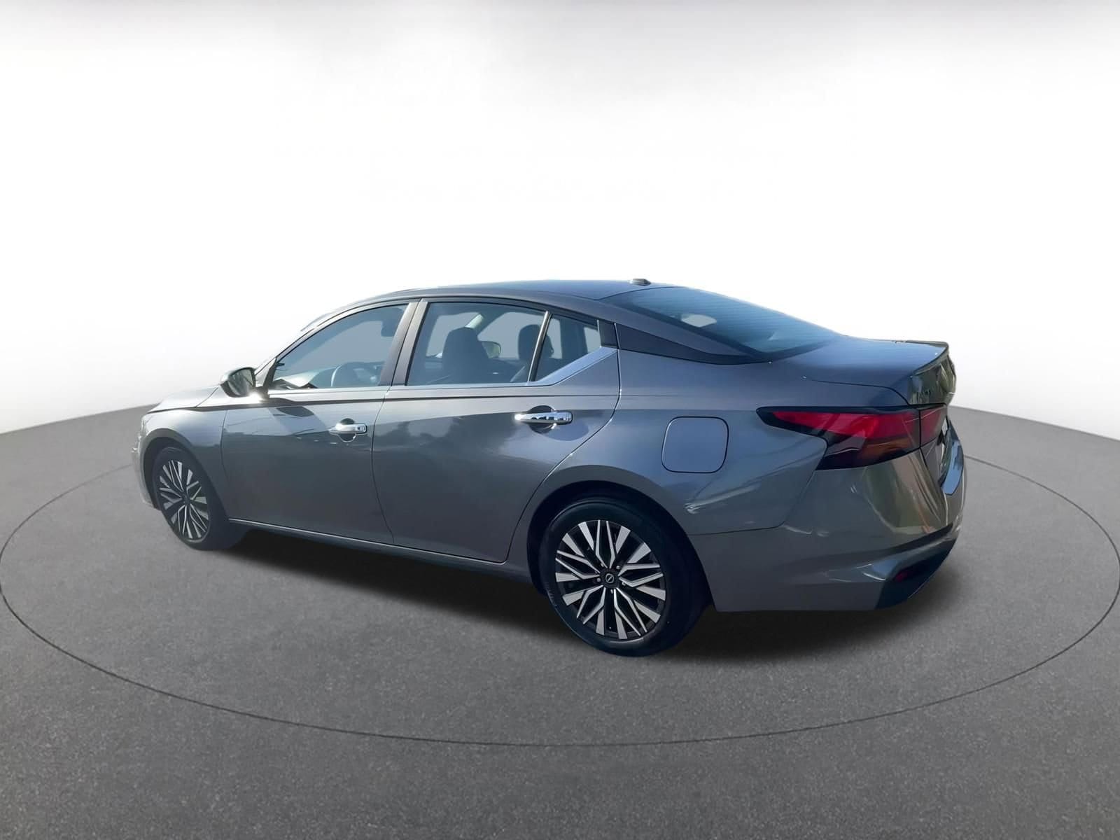 2024 Nissan Altima SV 10