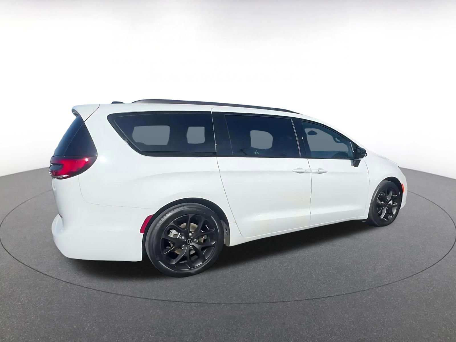 Thumbnail: 2025 Chrysler Pacifica - 15