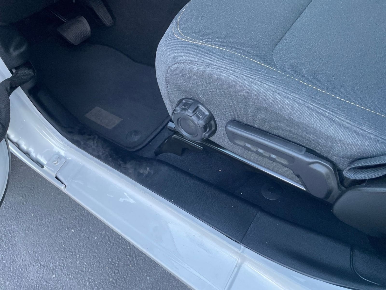 Thumbnail: 2025 Jeep Wrangler - 23