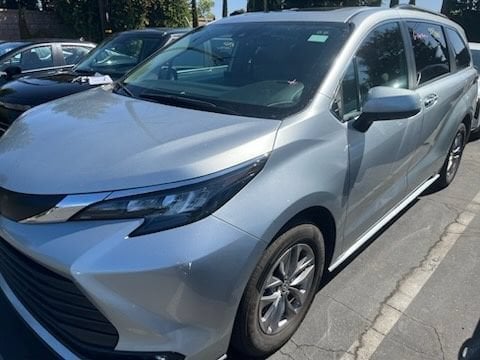 Thumbnail: 2025 Toyota Sienna - 2