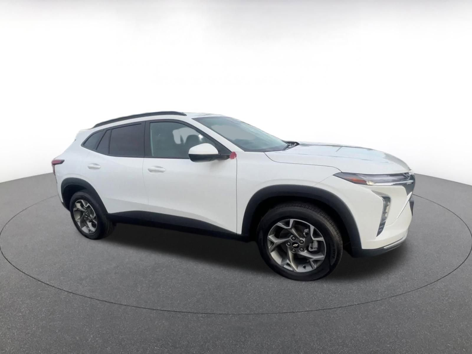 Thumbnail: 2025 Chevrolet Trax - 2