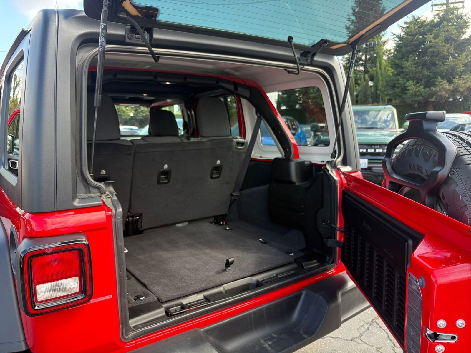 Thumbnail: 2025 Jeep Wrangler - 30
