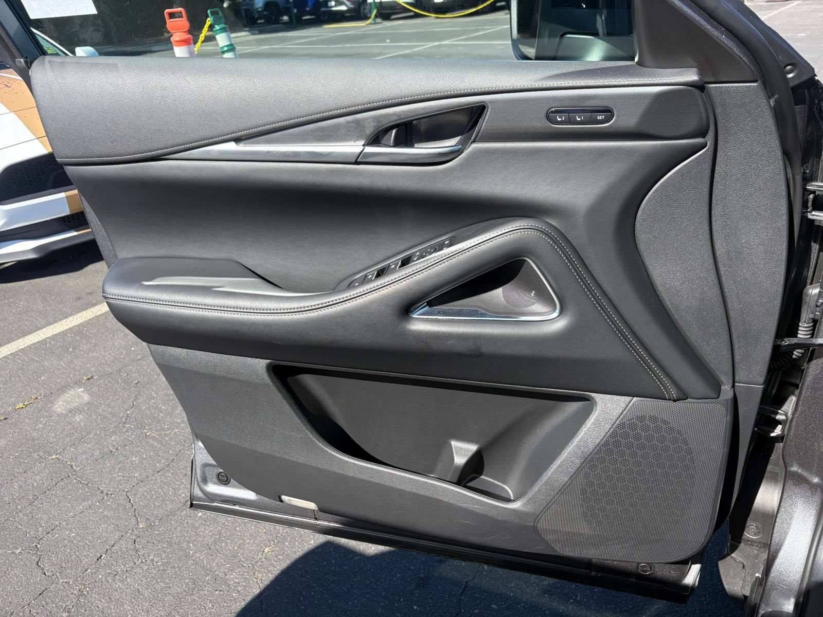 Thumbnail: 2026 INFINITI QX60 - 18