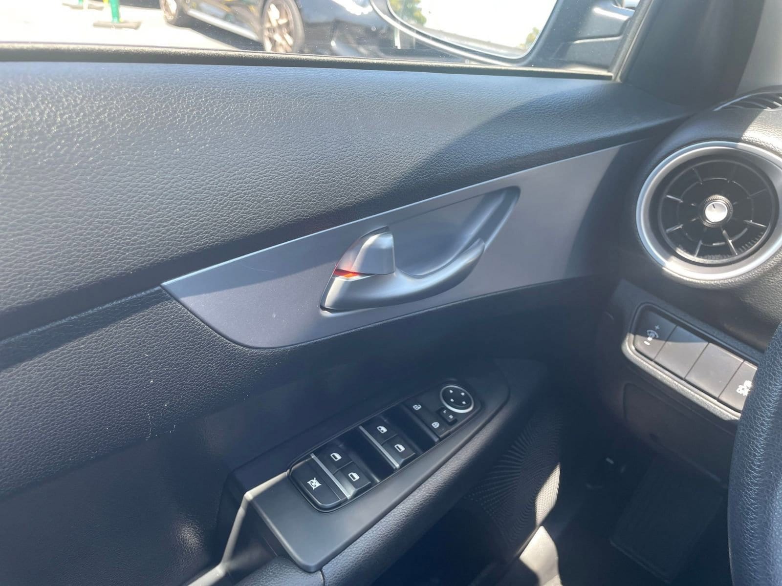 Thumbnail: 2024 Kia Forte - 18