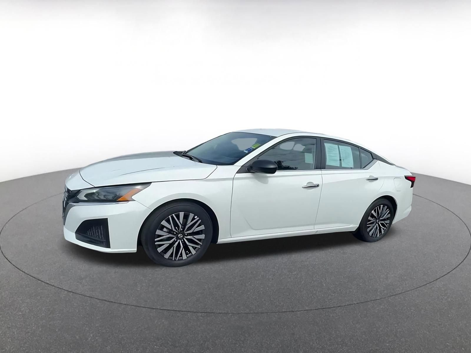 Thumbnail: 2025 Nissan Altima - 8