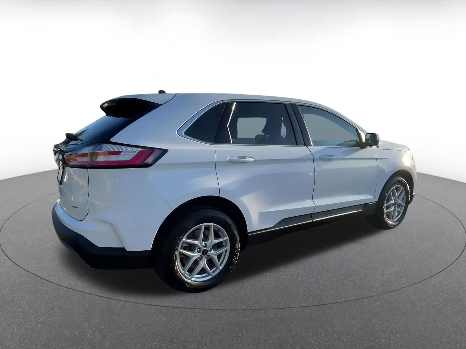 Thumbnail: 2024 Ford Edge - 15