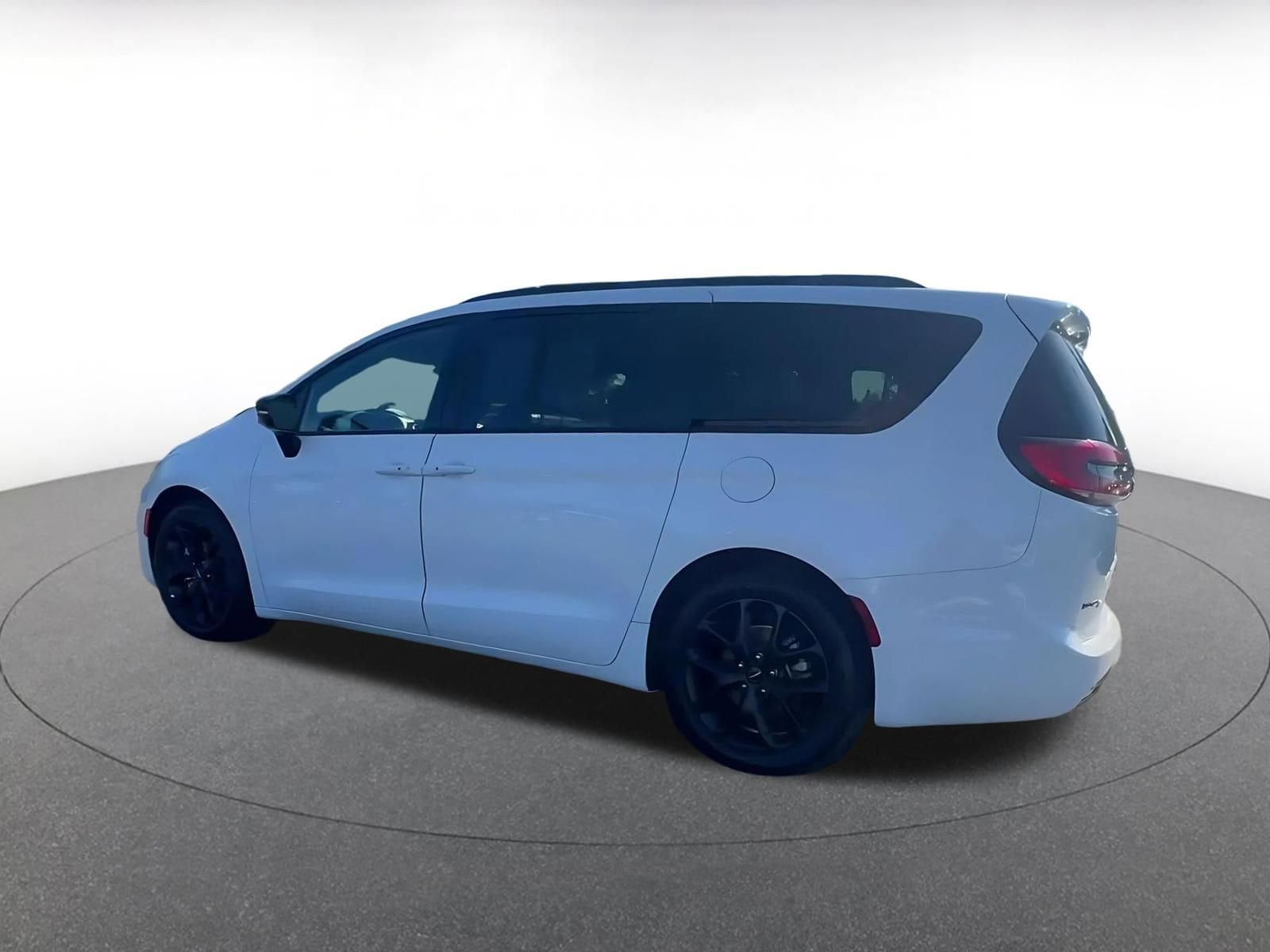 Thumbnail: 2025 Chrysler Pacifica - 10