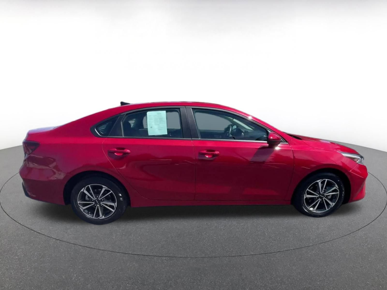 Thumbnail: 2024 Kia Forte - 16