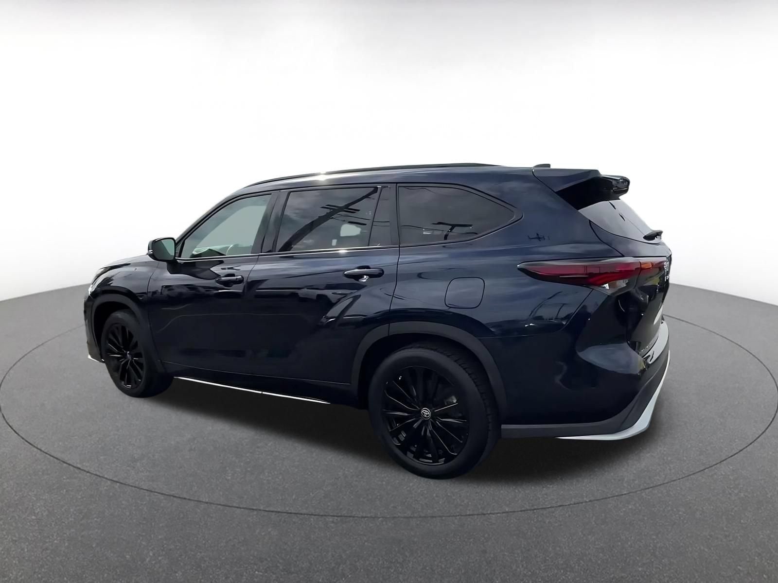 Thumbnail: 2024 Toyota Highlander - 8