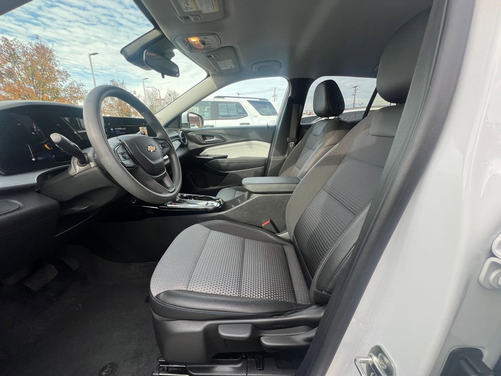 Thumbnail: 2025 Chevrolet Trax - 27