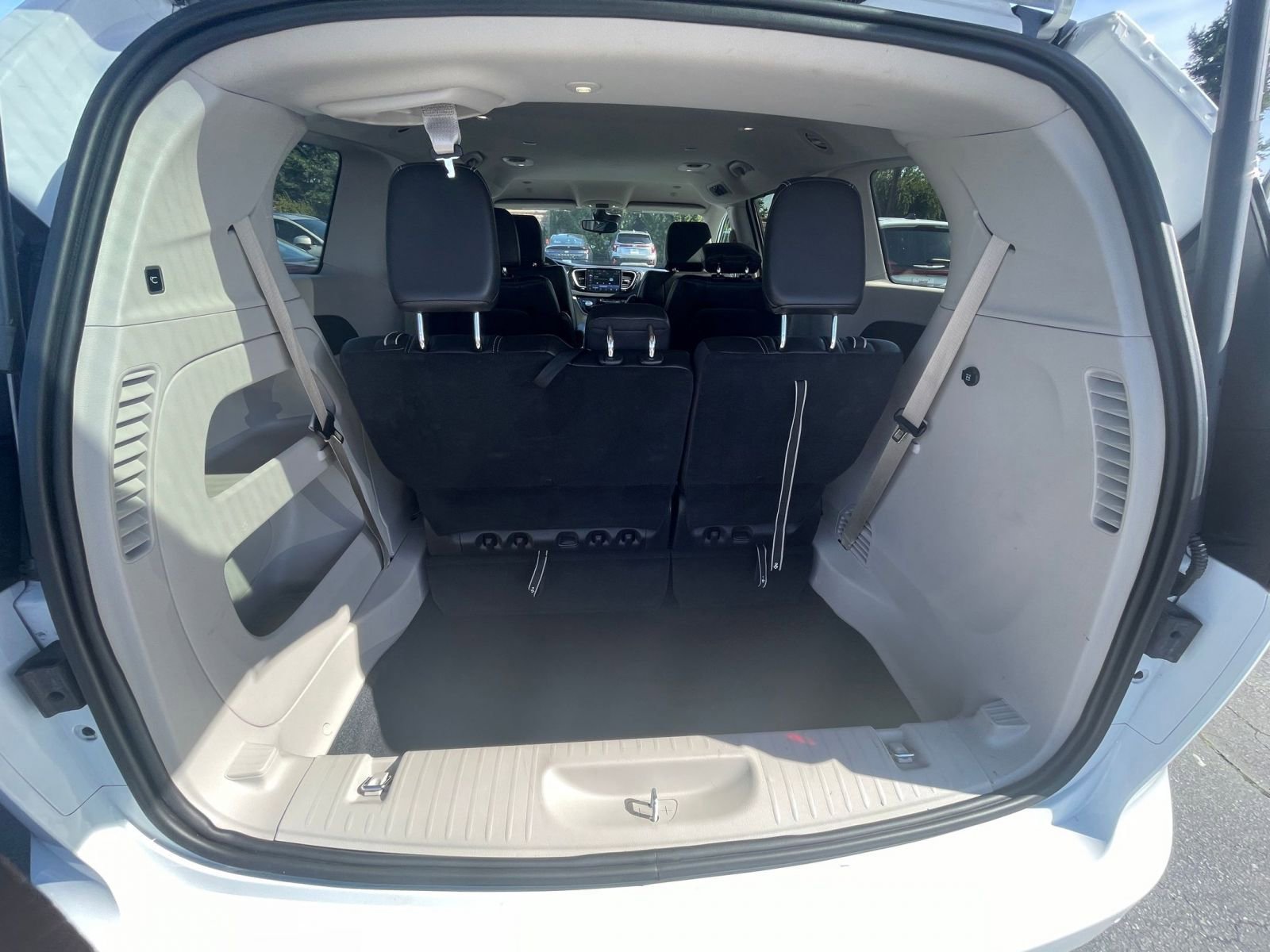 Thumbnail: 2024 Chrysler Pacifica - 28