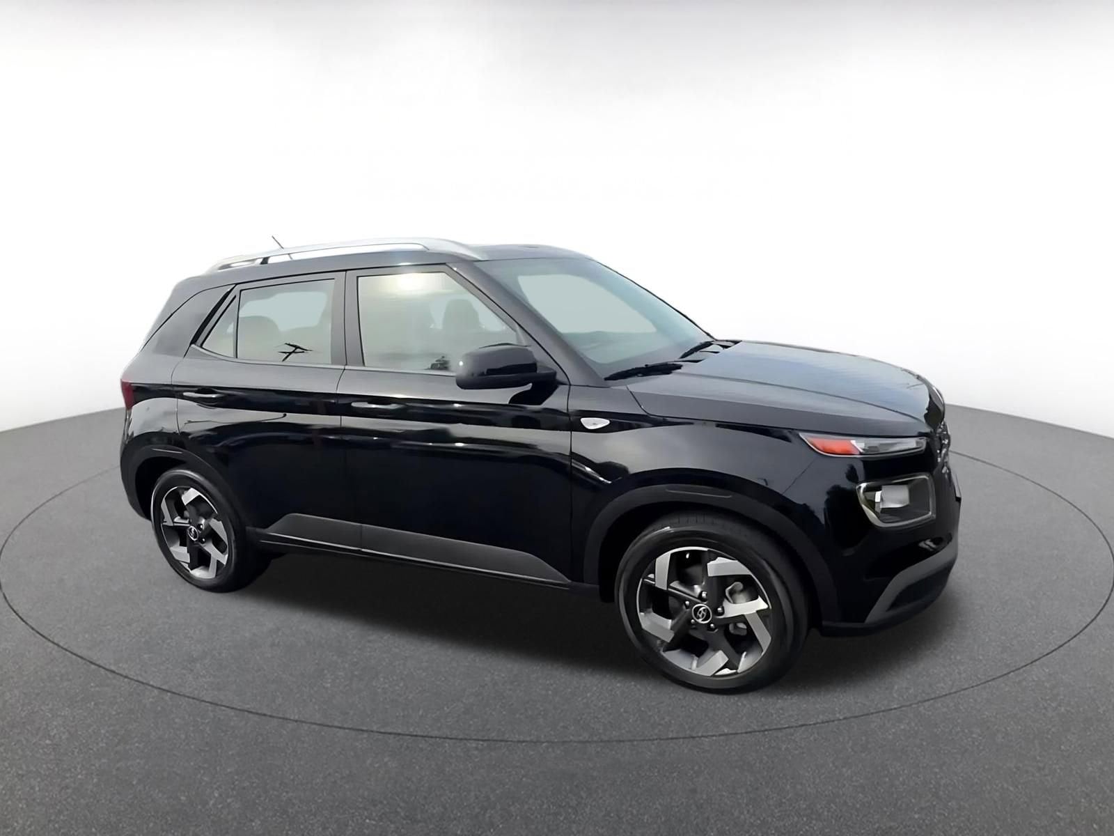 Thumbnail: 2025 Hyundai Venue - 2