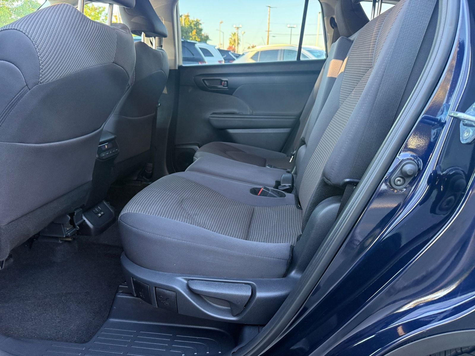 Thumbnail: 2025 Toyota Highlander - 25