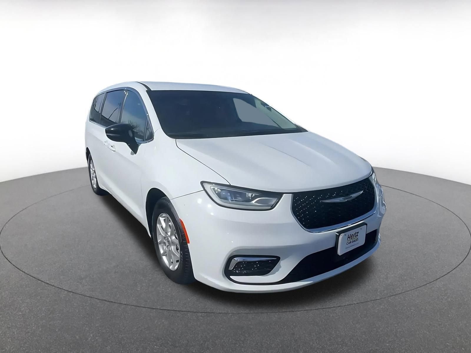 Thumbnail: 2024 Chrysler Pacifica - 3