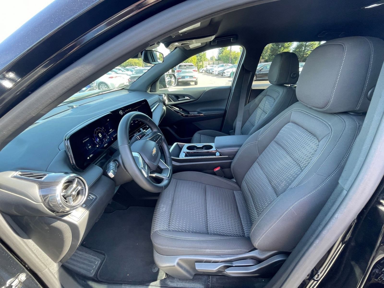 Thumbnail: 2025 Chevrolet Equinox - 25